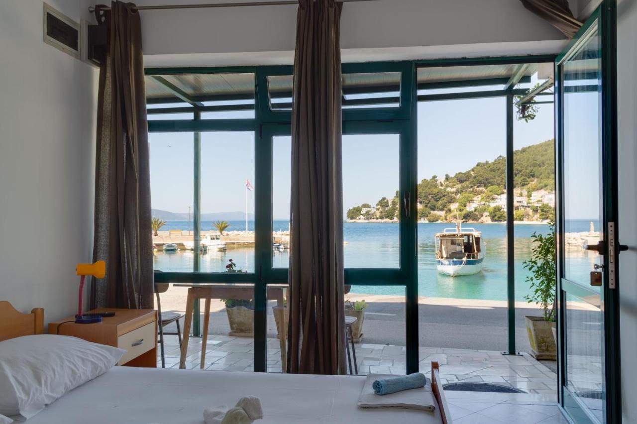Apartments Ivica - Beachfront ดริเวนิก ภายนอก รูปภาพ